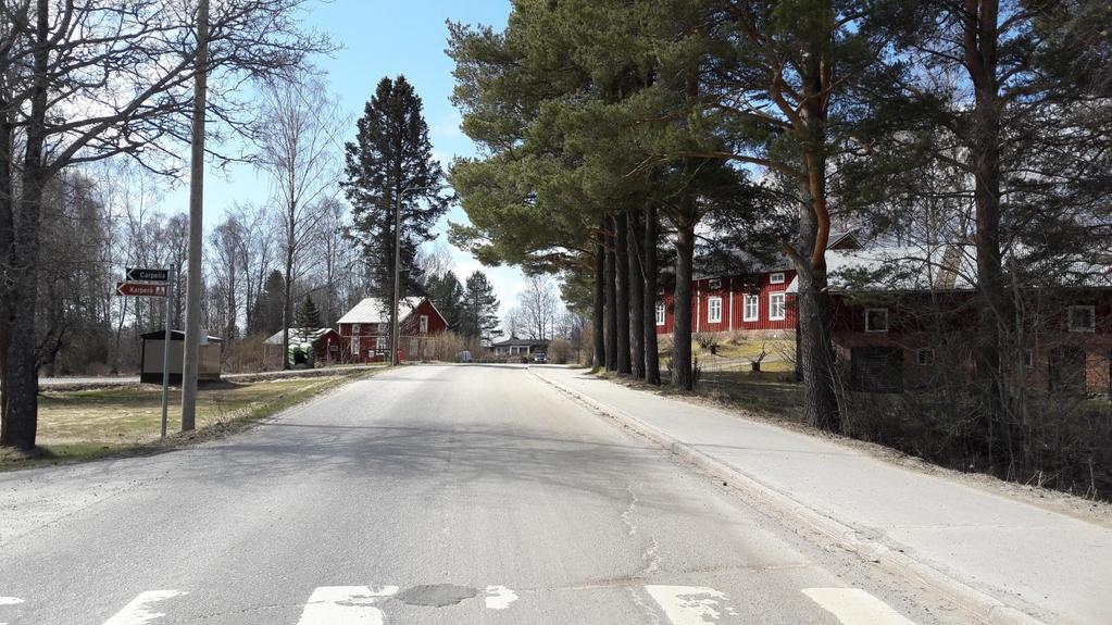 S i v u 4 Kuva 6. Nykyistä asutusta Karperöntien varrella kuvattuna Hultintien liittymästä etelään.