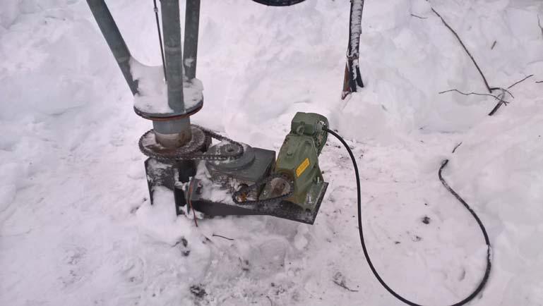 mallekin suunnalle on omansa ja niiden yhteydessä on myös moottorin suojakytkin. Moottorin kokona riittää hyvin joku 0,5 kw.