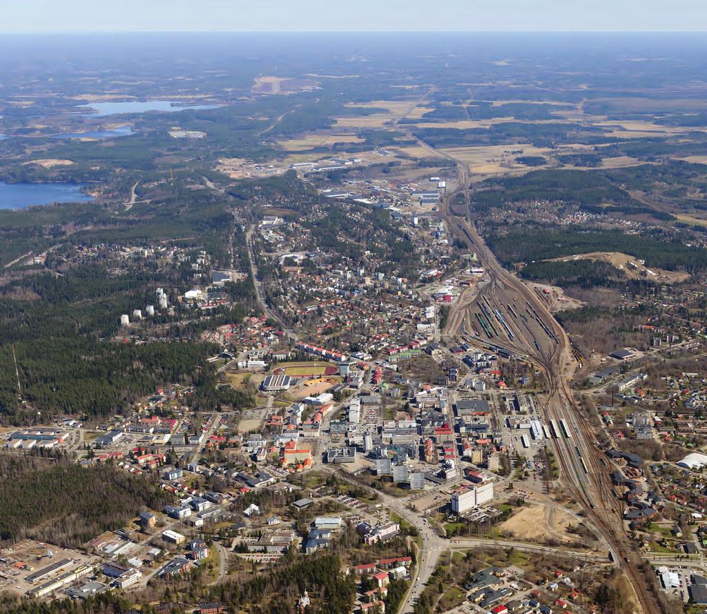 1 Työn sisältö 1 Työn sisältö Kouvolan RRT (Rail Road Terminal) hankkeen suunnittelutehtävä sisältää yleissuunnitelmatasoisen selvityksen sekä kaavarungon laadinnan, joka vastaa teknises