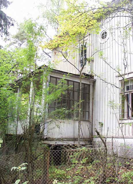 Nykyisinä nämä on erotettu omaksi palstakseen. Osayleiskaavassa Kyöstilä on varustettu sr(10)-merkinnällä. 2 LUOKAN KOHDE.