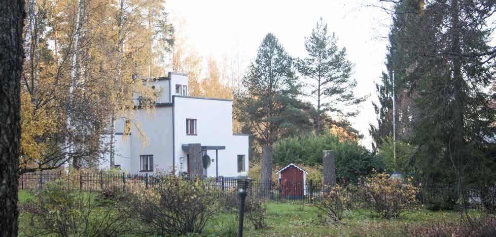 Tätä ennen huvilan omisti maisteri Juho Koivistoinen, jolta tila lunastettiin. Helsingin sokeainkoulun opettajakunnan 25.
