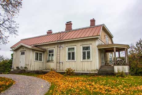 Siirron yhteydessä Marttila sai osittain uudet rakennukset. Rakennusmestari Oskari Suomela on laatinut päärakennuksen piirustukset vuonna 1907.