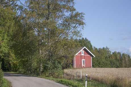 Suuren Maatilakirjan mukaan hirsinen, pitkänurkkainen, pystyvuorattu ja kolmihuoneinen asuinrakennus on peräisin 1800-luvulta, todennäköisesti