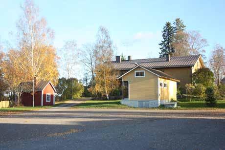 suuntaan. Alkuvuosien elegantti ilme on palautettavissa. Koulun tontille rakennettiin sauna 1905, joka rakennettiin uusiksi 1934.