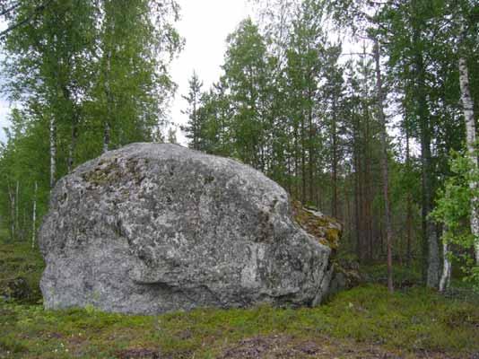 17. Siirtolohkare * G Kaatajannevan keskellä olevassa