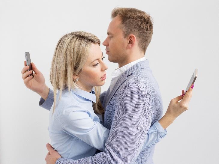 kielteisiä vaikutuksia dating vanhempi mies merkkejä olet dating itsekäs nainen