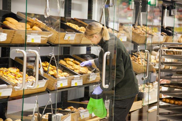 että kaupallisten palveluiden vaikutukset voidaan arvioida riittävällä tavalla.