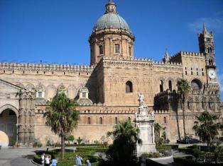 2017 aamiaisen jälkeen tutustuminen kokopäivän kaupunkikierroksen merkeissä Palermoon ja lauantai Monrealeen.
