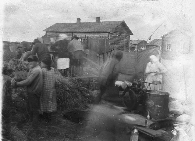 sodassa vuosina 1944 1945. Vanhoihin elinkeinoihin liittyviä perinteisiä rakennelmia ja kausiasuinpaikkoja löytyy ympäri Peräpohjolaa ja Lappia varsinaisten kyläkeskuksien ulkopuolelta.