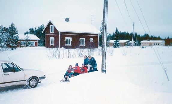 . Lähteet: Hannes Saariniemen haastattelu ja useita keskusteluja 1980- ja 1990-luvuilla vanhempien kyläläisten