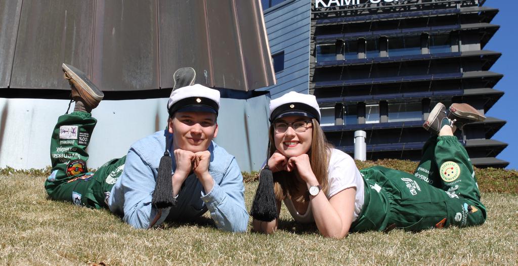 Nimi: Pekka Moilanen Ikä: 20 Kotikoti: Inari Nimi: Kristiina Pöysti (Krisse) Ikä: 20 Kotikoti: Tampere Moro fuksit!