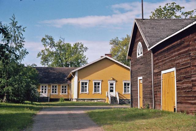 Merkinnän osoittamilla osa-alueilla ei ole metsänhoidollisia rajoituksia, mutta osa-alueille sijoittuvat taajamien