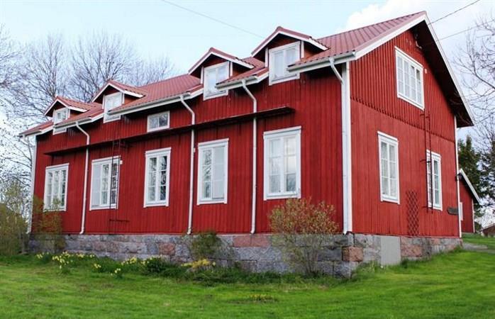 GODBY GÄSTHEM, GODBY Godby Gästhem sijaitsee keskellä Ahvenanmaan idyllisintä maaseutua. Kävelymatkan päässä on pieni Godbyn kylä ja itse majatalossa on neljä herttaista huonetta.