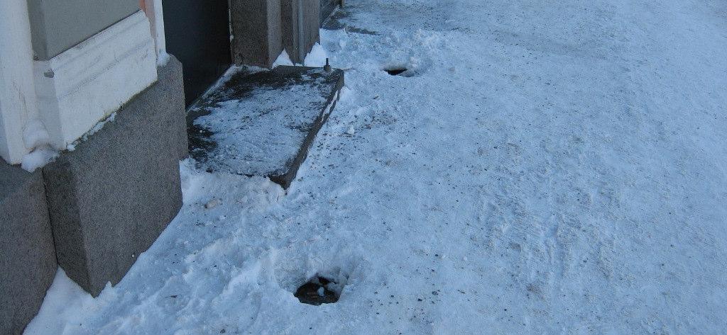 Lumen välivarastoinnissa on käytetty liikkumisesteisille tarkoitettuja pysäköintipaikkoja (Salla-Maija
