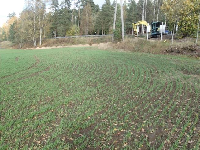 Valvonnan aloituskohta on keltaisen huomionauharullan kohdalla. Etelästä.