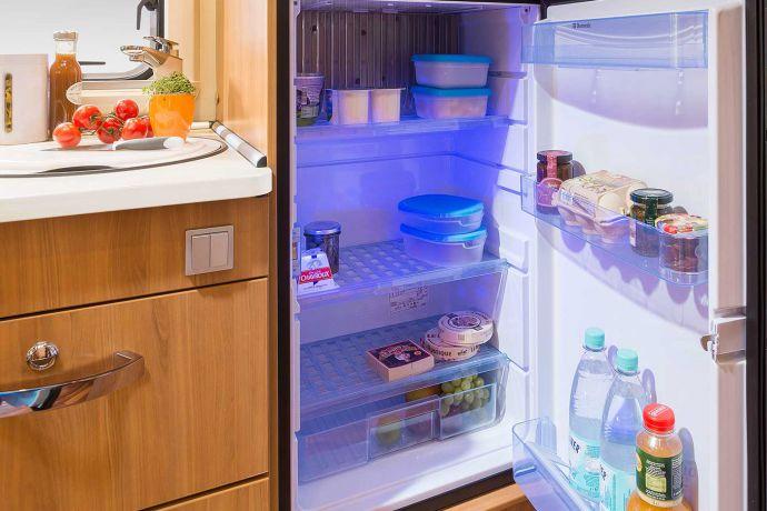 Jumbo-jääkaappi Vetolaatikot Lisävarusteena HYMER Tramp CL -malleihin saatavan Jumbo-jääkaapin tilavuus on 160 litraa.