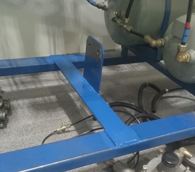 32(43) Kuvio 14. Modulaattorin kiinnike.
