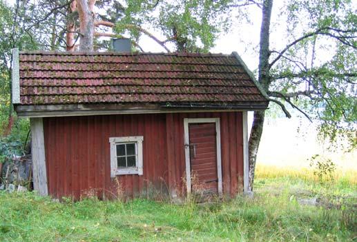 Värmälän rusthollin ja mäkituvan välinen peltoaukea on nimeltään Rakuunan haka, mikä kertoo, että rakuuna eli