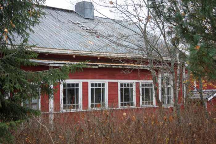 Hirsirakenteisessa keskiosassa sijaitsivat