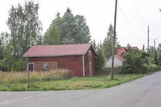 Alueeseen kuuluu myös 1950-luvulle tyypillistä liikerakentamista edustava käytöstä poistettu, vuonna 1952 63