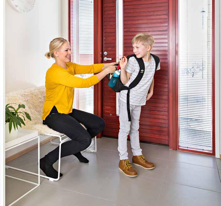 Kaski Puudesign MALLISTO Puu on käsiintuntuva ja lämmin materiaali, joka on ollut olemassa ennen ihmistä. Puusepän työllä se saa muotonsa ovena, josta ihminen astuu sisään kotiinsa ja ulos maailmaan.