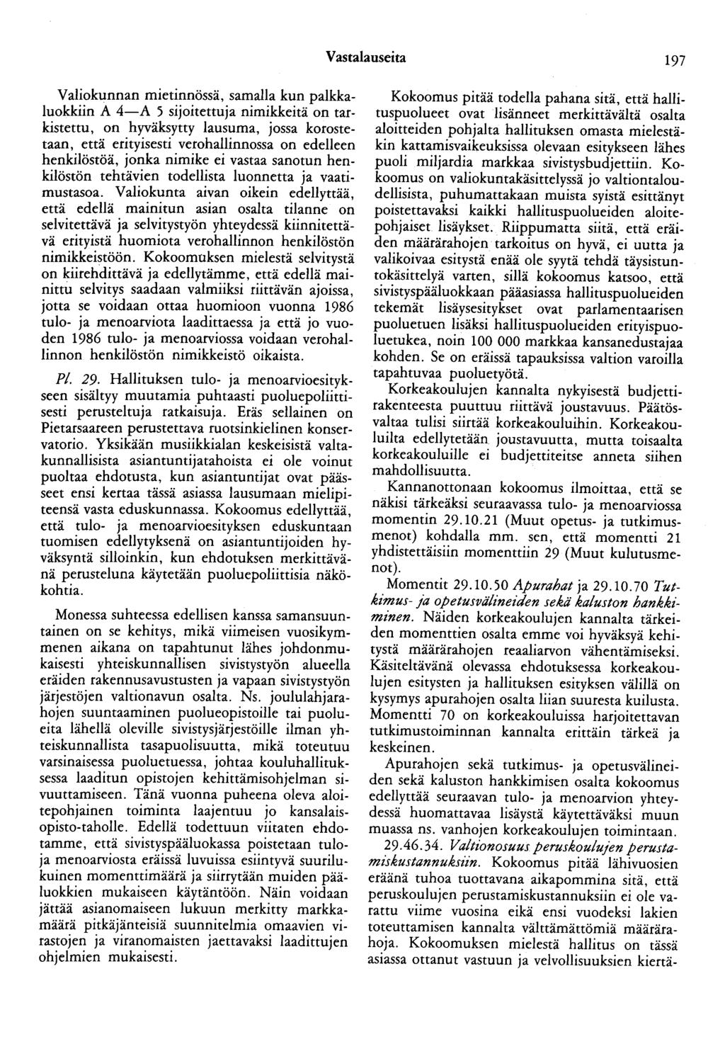 Vastalauseita 197 Valiokunnan mietinnössä, samalla kun palkkaluokkiin A 4-A 5 sijoitettuja nimikkeitä on tarkistettu, on hyväksytty lausuma, jossa korostetaan, että erityisesti verohallinnossa on