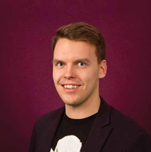 kun mä fuksina tänne taapersin, en tiennyt mitä sähkö on. meni innosta pieni pääni sekaisin, laulukirja oli tarpeeton. mulla kavaletti, nabla ja kosini fii, oli öisinkin mielessä.