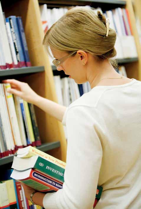 Opintoneuvola sijaitsee huoneessa 1155. Opintoneuvojat tavoitat myös osoitteesta studies-elec@aalto.fi.