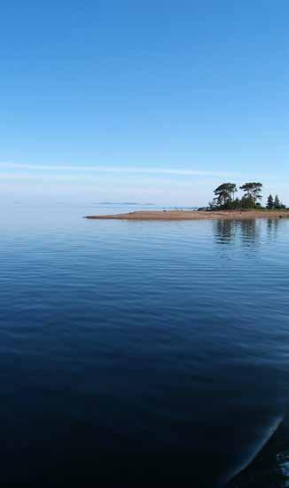 Saariston syleilyssä.