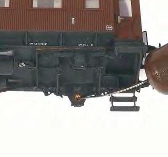 Tämä ominaisuus parantaa pitkän akselivälin omaavan vaunun kulkuominaisuuksia jyrkissä kaarteissa.