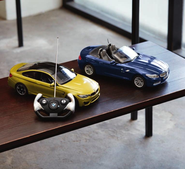 BMW LIFESTYLE BMW KIDS COLLECTION ILON OHJAAMAT. BMW i8 RC. Kauko-ohjattava BMW i8. Lokinsiipiovat ovat avattavissa. Käytön aikana sinisenä hohtavat ajovalot ja toimivat takavalot.