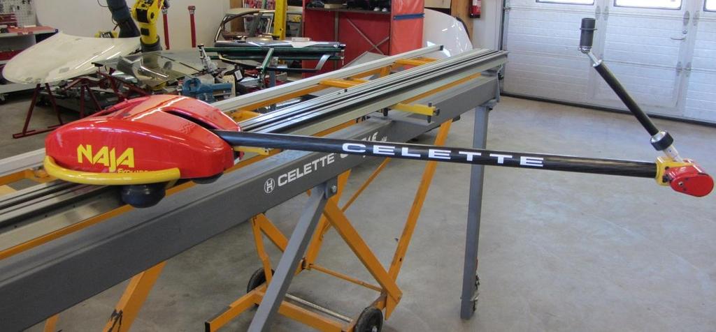 67 6.5 Celette Naja Evolution Celetten valmistama Naja Evolution mittalaite oli toimintaperiaatteeltaan identtinen vertailussa mukana olevan Car-O-Liner Vision X3 -mittalaitteen kanssa.