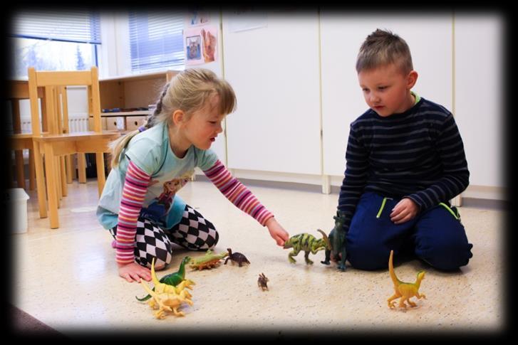 55 osionsa myös lapsen mielipiteille. Lapsille laaditut varhaiskasvatussuunnitelmat antavat pedagogiselle toiminnalle rungon ja ohjaavat siihen mitä tehdään, miksi tehdään ja miten tehdään.
