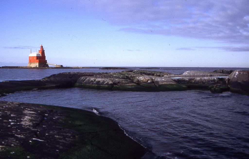 Porkkalan kansallispuistoon kootaan suojeluun varatut 24 valtion aluetta Porkkalanniemellä Porkkalan saaristossa Porkkalanselän ympäristössä