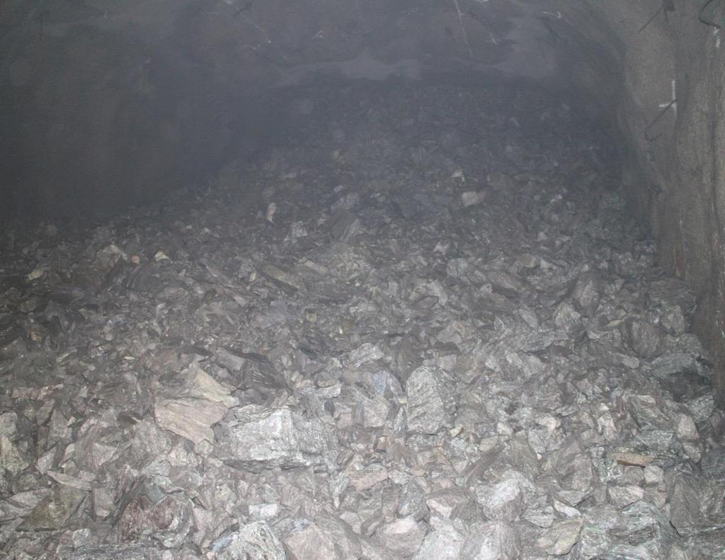 46 (79) kuva 38. 500pL10 Louhoksen diginalleilla räjäytetyt kivet (Mikko Koponen 2015-07-15.