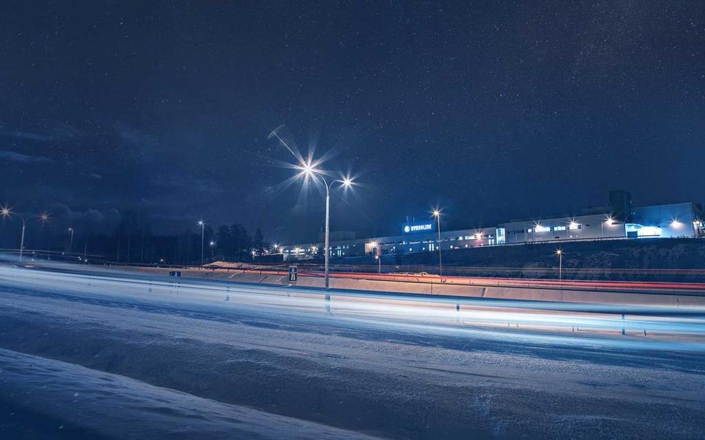 9 (32) 2.2 Yrityksen nykytila Nykyään Hydroline Oy toimii kahdessa tehtaassa, Suomessa (kuva 2.) ja Puolassa. Puolan tehtaan (Hydroline Poland sp. z o.o.) tuotantotilojen rakennus alkoi vuonna 2012 sekä samana vuonna yritys avasi myyntikonttorin Kiinan, Shanghaissa.