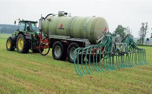 ANNABURGER AGRICULTURAL ENGINEERING HTS-lietevaunu - imupainepumpulla ainoa lasikuitusäiliöllä varustettu säiliövaunu, jonka paineastiarakenne on ollut käytössä jo lähes 40 vuoden ajan kaikilla