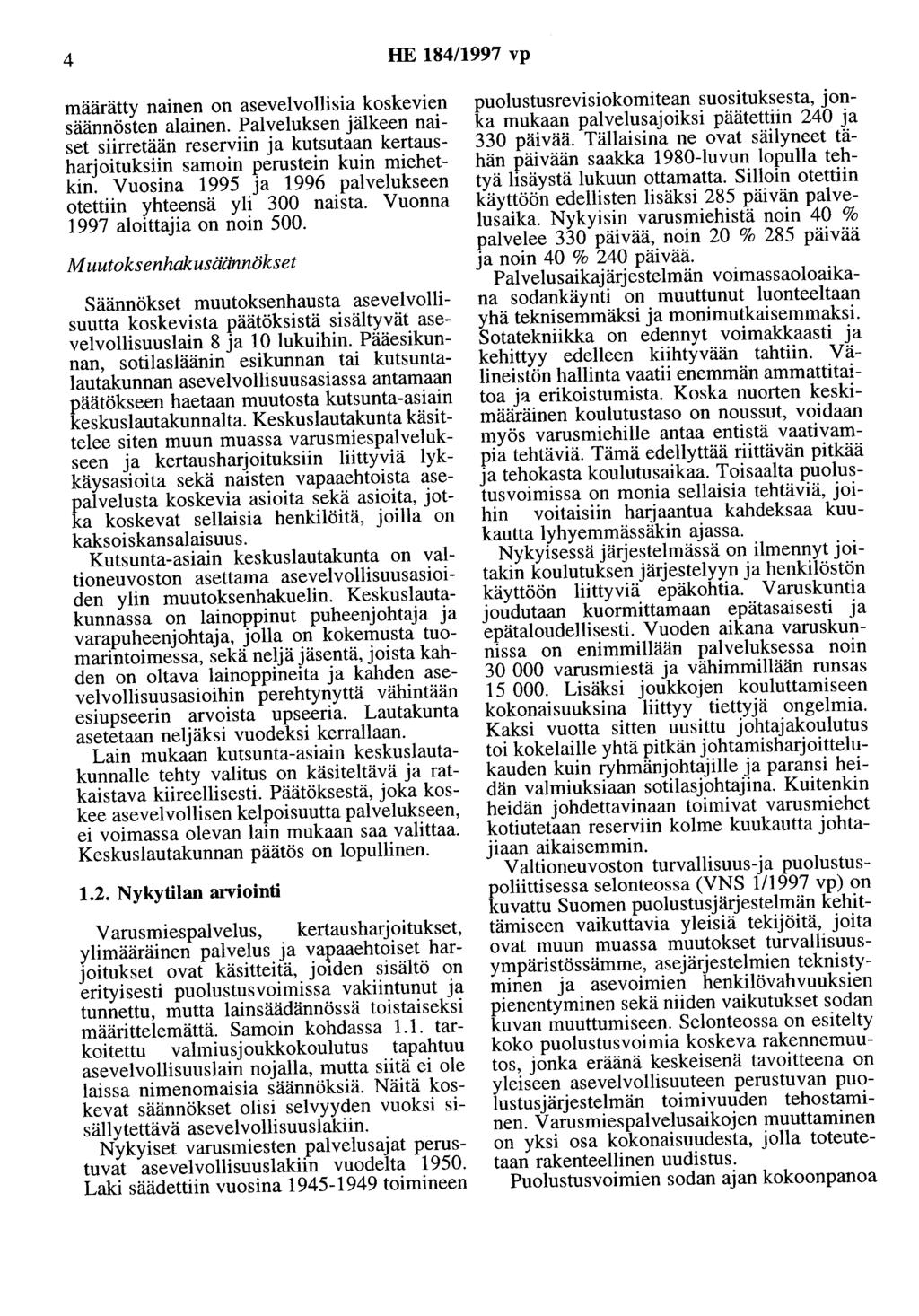 4 HE 184/1997 vp määrätty nainen on asevelvollisia koskevien säännösten alainen. Palveluksen jälkeen naiset siirretään reserviin ja kutsutaan kertausharjoituksiin samoin perustein kuin miehetkin.