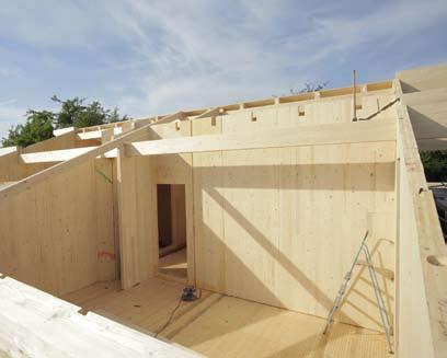Puu- vai kivitalo? Jokainen JALOKIVITALO voidaan toteuttaa perinteisenä puutalona, betonikuorielementtisenä kivitalona ja CLT-massiivipuutalona.