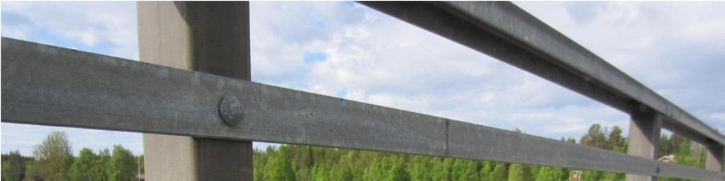 59 Kuvio 24. DK1-korkea sillankaide Markkasuvannon sillalla Rovaniemellä.
