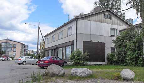 luokka 1), joka on säilynyt hyvin alkuperäisessä asussaan. Teodor Lemmelän kauppiastalon paikalla sijaitsi aiemmin Postin eli Knuuttilan tilan päärakennus.