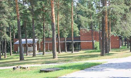 jpg 36M Ruokalarakennuksen sisäänkäynnit ja