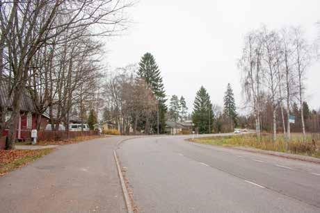 Vanha kattomuoto on 1800-luvulla muutettu harjakatoksi. Kylänraitin talot ovat säilyttäneet tiivistä ryhmäkylän kaltaista ympäristöään.
