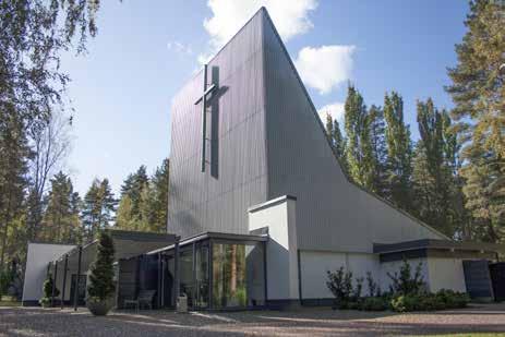 Voittoehdotuksessa kappeli oli neliömäinen ja telttakattoinen, mutta toteutuksessa kappeli muotoutui muistuttamaan Heikki ja Kaija Sirénin