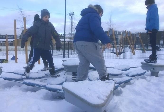 Keinuissa viime vuosina saavuttanut paljon suosiota myös ryhmäkeinut erit. ns. linnunpesä / hämähäkki keinut.