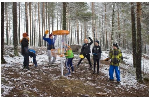 Muu piha-alueen kehittäminen frisbeegolf & välituntivälineet Myös frisbeegolf lajina selvässä nosteessa. Uusia ratoja tehdään paljon.