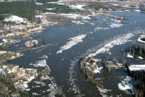 Keväällä 1984 koettiin monen rauhallisen kevään jälkeen yksi vuosisadan suurimmista tulvista. Lumen vesiarvot olivat vesistöalueella hyvin korkeat (150 195 mm) ja lumen sulaminen tapahtui nopeasti.