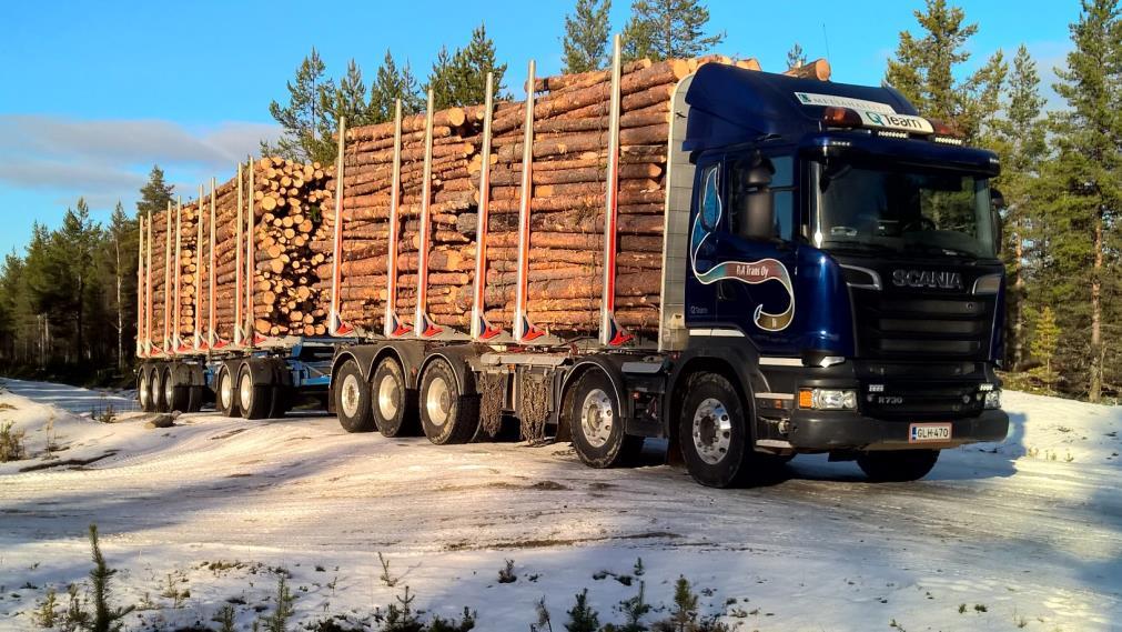C-juna, jossa perinteistä 76 t B-linkkiä on jatkettu 2-akselisella keskiakseliperävaunulla. Yhdistelmällä ajetaan sementtiä Oulusta Kittilään ja Raaheen.