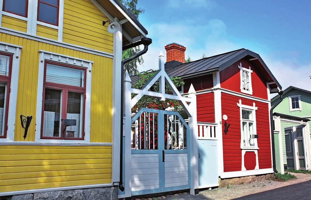 Sunnuntai 3.7. Tlees pihal, uuvottel ymprilles Vanha Rauma Yhdistyksen avoimet pihat/kirpputoritapahtuma. Kaupunkilaisilla ja turisteilla on mahdollisuus tutustua Vanhan Rauman pihoihin.