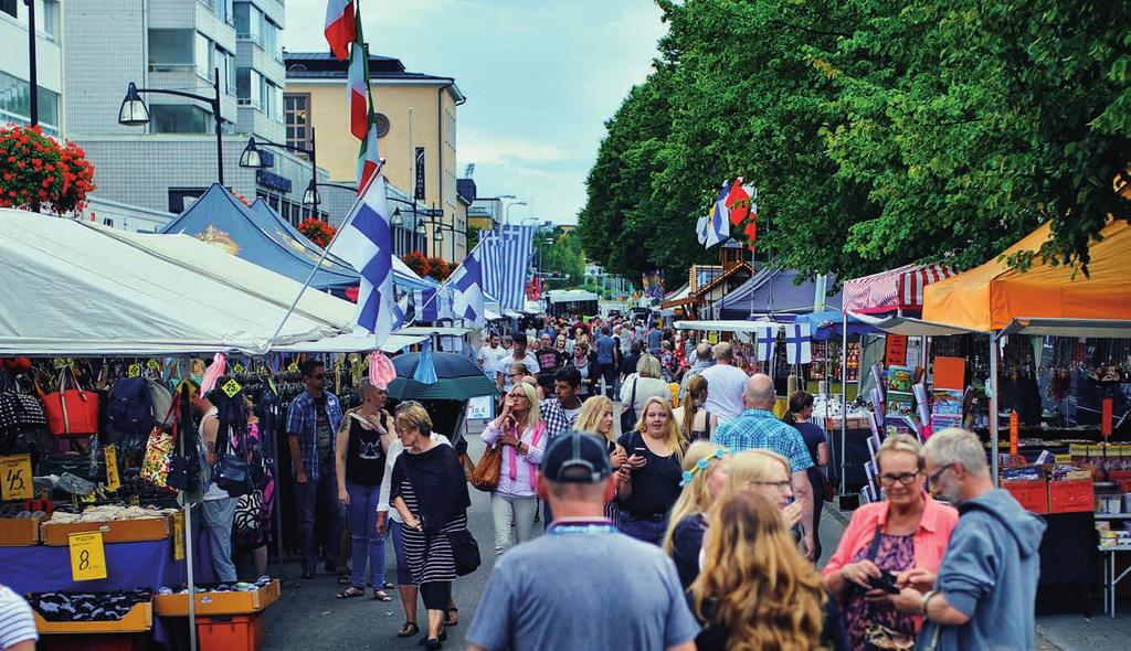 Keskiviikko 6.7. Tlees pihal, uuvottel ymprilles Vanha Rauma Yhdistyksen avoimet pihat/kirpputoritapahtuma. Kaupunkilaisilla ja turisteilla on mahdollisuus tutustua Vanhan Rauman pihoihin.